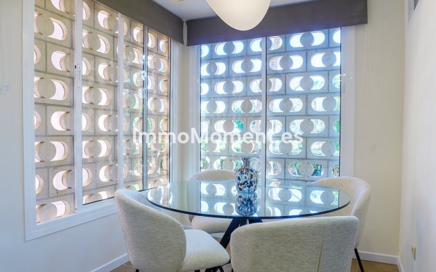 Resale - Apartment - Marbella - Puerto Banús