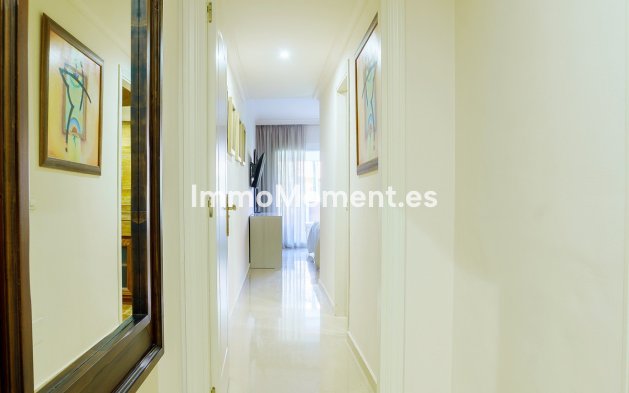 Resale - Apartment - Marbella - Puerto Banús