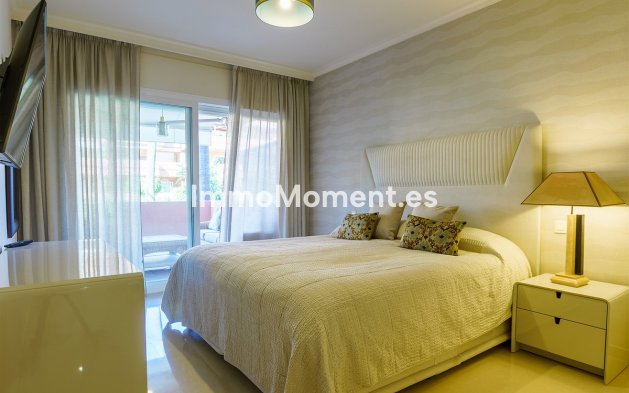 Resale - Apartment - Marbella - Puerto Banús