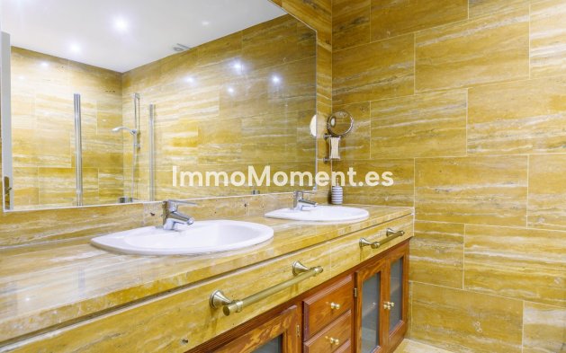 Resale - Apartment - Marbella - Puerto Banús