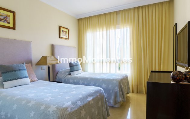 Resale - Apartment - Marbella - Puerto Banús