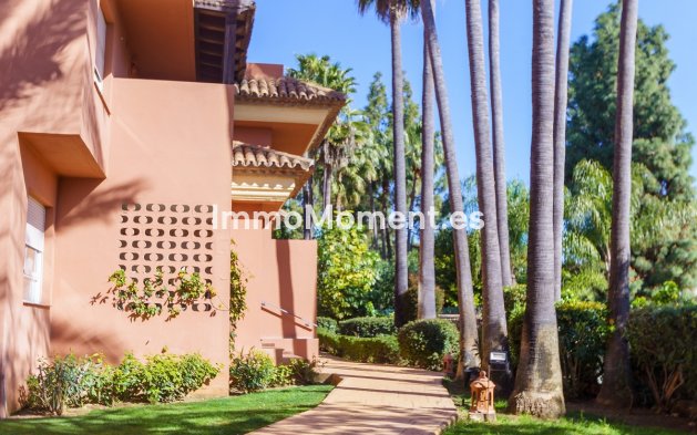 Resale - Apartment - Marbella - Puerto Banús