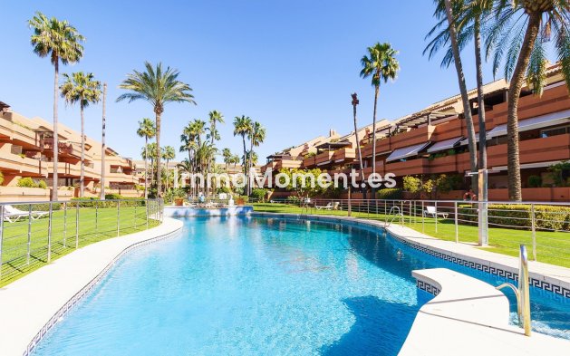 Resale - Apartment - Marbella - Puerto Banús