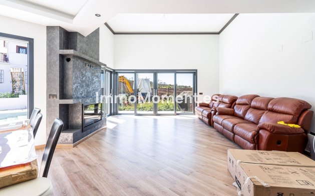 Resale - Villa - Estepona - Estepona Centro