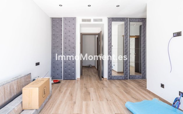 Resale - Villa - Estepona - Estepona Centro