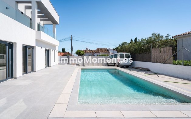 Resale - Villa - Estepona - Estepona Centro