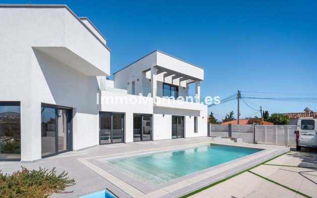 Resale - Villa - Estepona - Estepona Centro