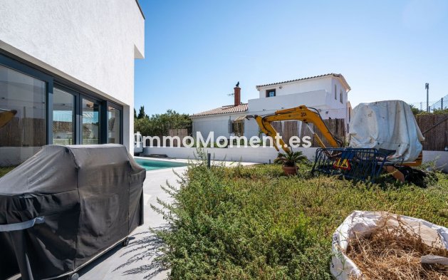 Resale - Villa - Estepona - Estepona Centro