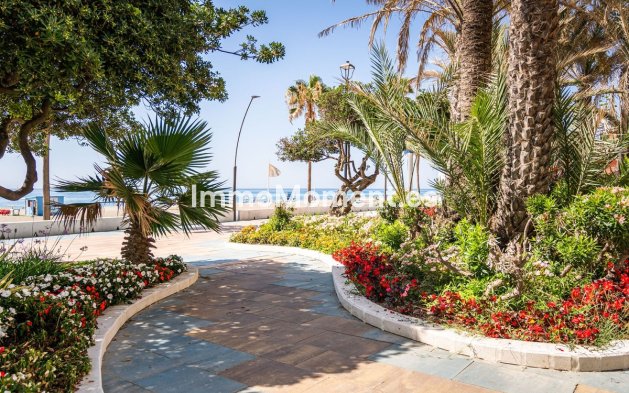 Resale - Villa - Estepona - Estepona Centro