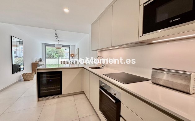 Resale - Apartment - Marbella - Elviria