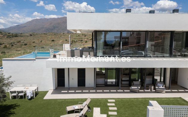 Resale - Villa - Estepona - Estepona Centro