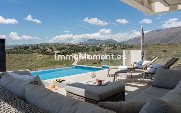 Resale - Villa - Estepona - Estepona Centro