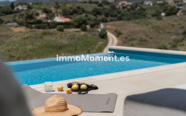 Resale - Villa - Estepona - Estepona Centro