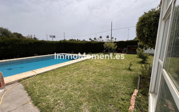 Resale - Villa - Estepona - Selwo