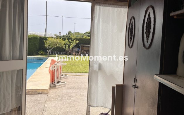 Resale - Villa - Estepona - Selwo