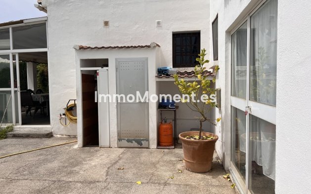 Resale - Villa - Estepona - Selwo