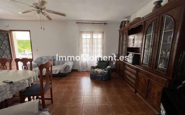 Resale - Villa - Estepona - Selwo