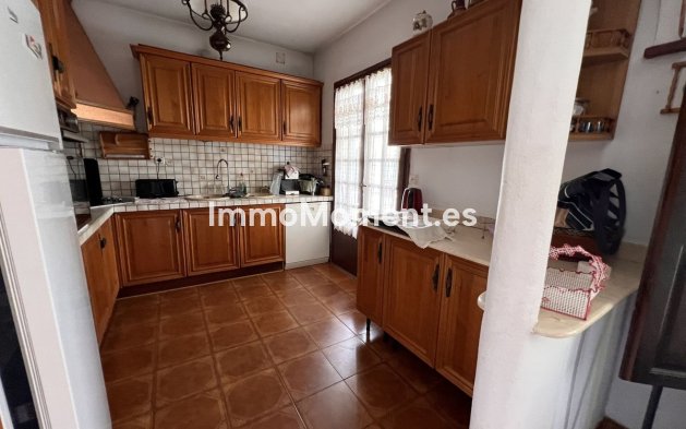 Resale - Villa - Estepona - Selwo