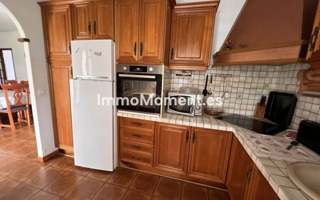 Resale - Villa - Estepona - Selwo