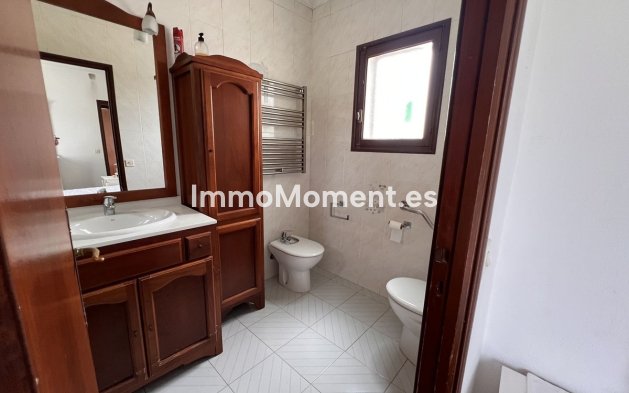 Resale - Villa - Estepona - Selwo