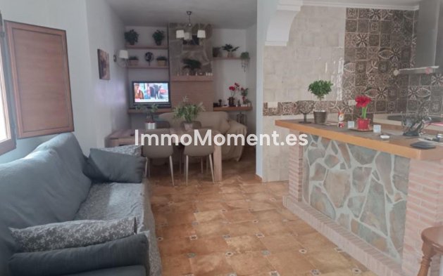 Reventa - Villa - Interior  - Guaro