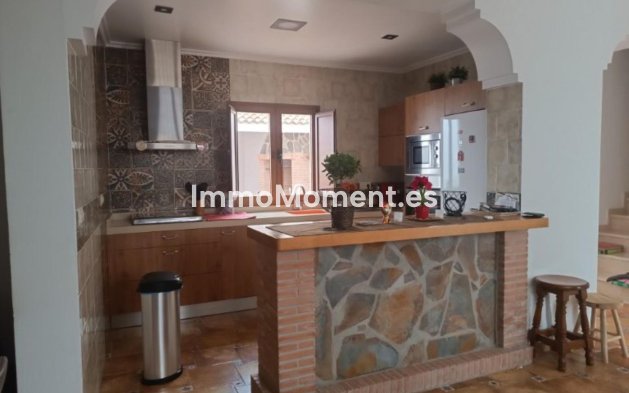 Reventa - Villa - Interior  - Guaro
