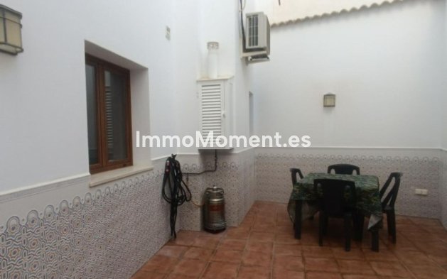 Reventa - Villa - Interior  - Guaro