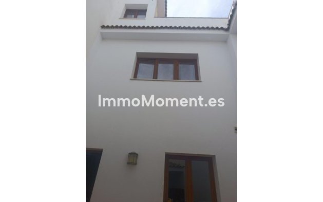 Reventa - Villa - Interior  - Guaro