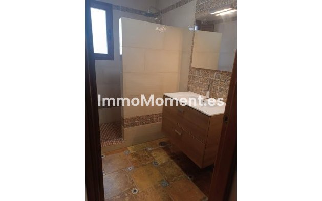 Reventa - Villa - Interior  - Guaro