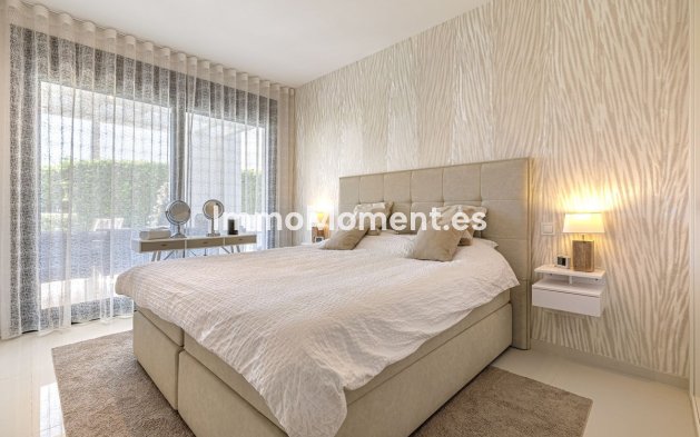 Resale - Apartment - Estepona - Atalaya