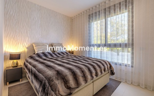 Resale - Apartment - Estepona - Atalaya