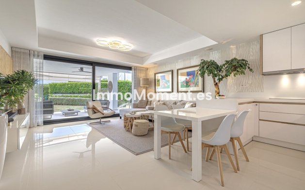 Resale - Apartment - Estepona - Atalaya
