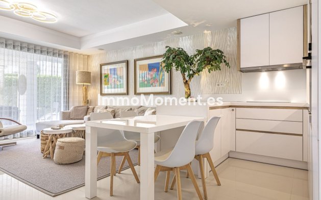 Resale - Apartment - Estepona - Atalaya