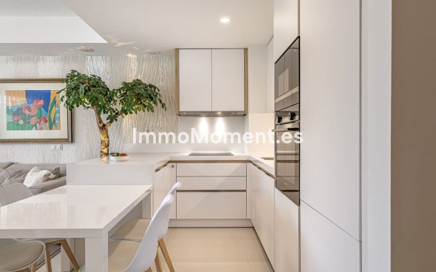 Resale - Apartment - Estepona - Atalaya