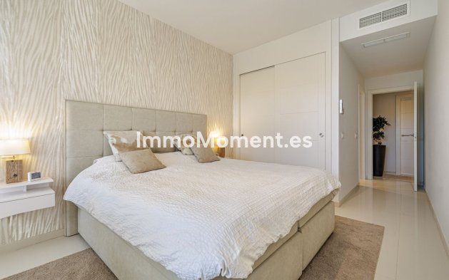 Resale - Apartment - Estepona - Atalaya
