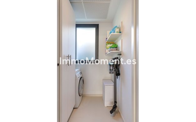 Resale - Apartment - Estepona - Atalaya