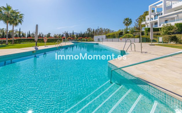 Resale - Apartment - Estepona - Atalaya