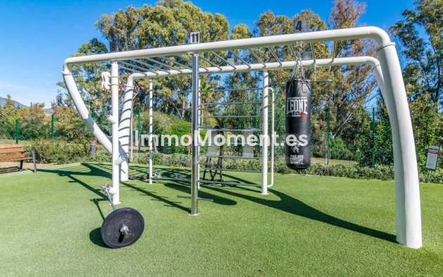 Resale - Apartment - Estepona - Atalaya