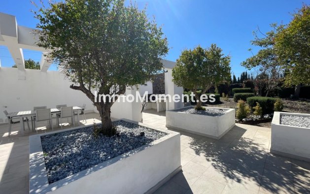 Resale - Apartment - Estepona - Atalaya