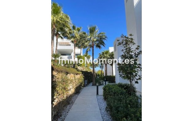 Resale - Apartment - Estepona - Atalaya