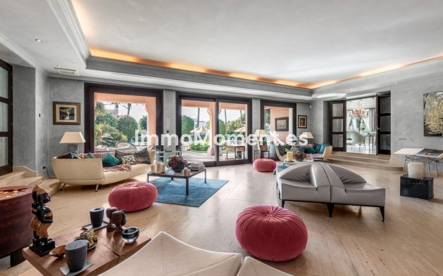 Resale - Villa - Estepona - Estepona Centro