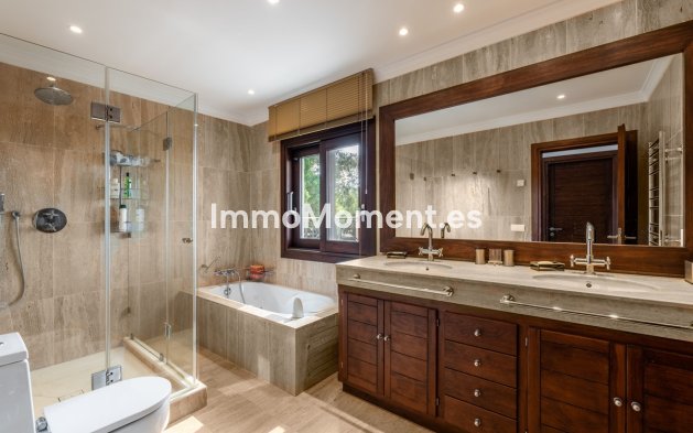 Resale - Villa - Estepona - Estepona Centro