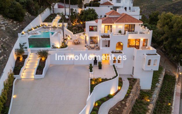 Resale - Villa - Marbella - Nueva Andalucía