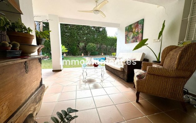 Resale - Detached villa - Estepona - Atalaya