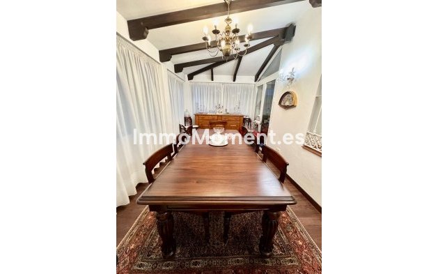 Resale - Detached villa - Estepona - Atalaya