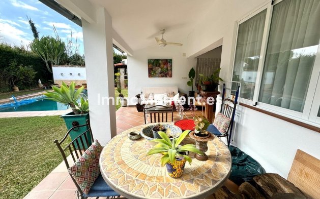Resale - Detached villa - Estepona - Atalaya