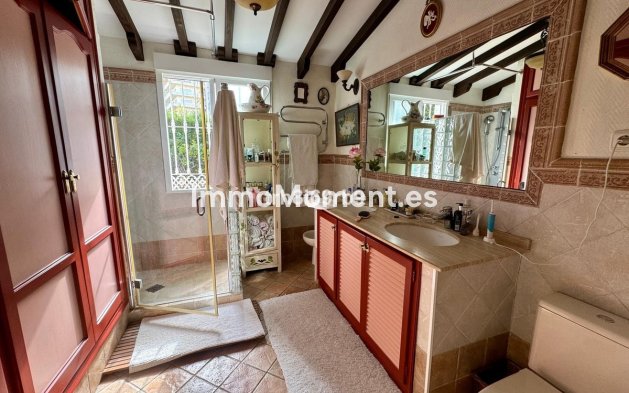 Resale - Detached villa - Estepona - Atalaya