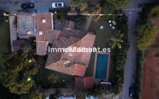Resale - Detached villa - Estepona - Atalaya