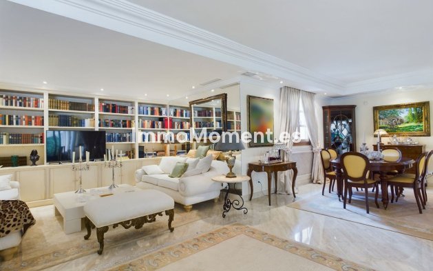 Wiederverkauf - Villa - Marbella - Nueva Andalucía