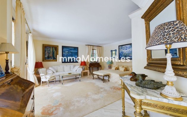 Wiederverkauf - Villa - Marbella - Nueva Andalucía